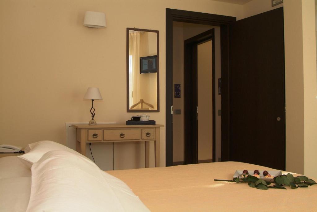 Hotel Piccolo Principe Villongo SantʼAlessandro Екстериор снимка